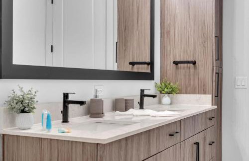 Beach Bliss Modern 3 Bed Oasis Mins from Shore - Foto 14