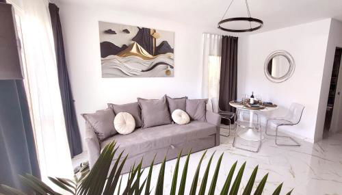 New Modern Apartment close to the Beach - Photo 2