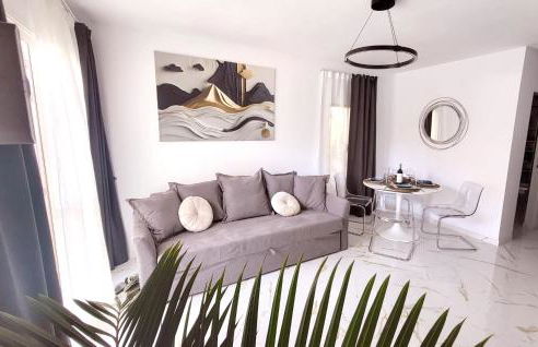 New Modern Apartment close to the Beach - Photo 2