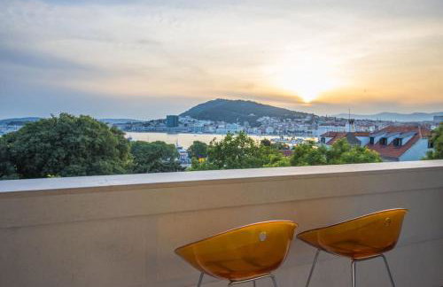 Sunset Oasis “VELLY” 1BR w/ Sea View & Parking - Foto 1