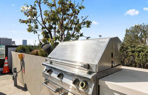 Modern Living, Stunning city views, 1Mile to Dodger Stadium - Photo 19