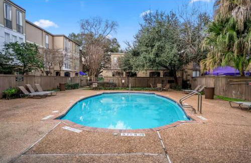 Towne Plaza Apartments #295 in the Galleria Area - Foto 14