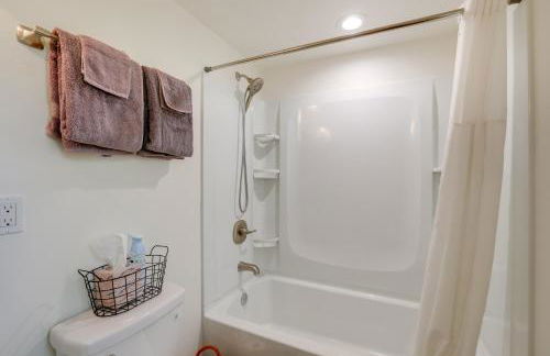 Hike and Relax Fireside Nordland Gem with Deck and Yard - Foto 12