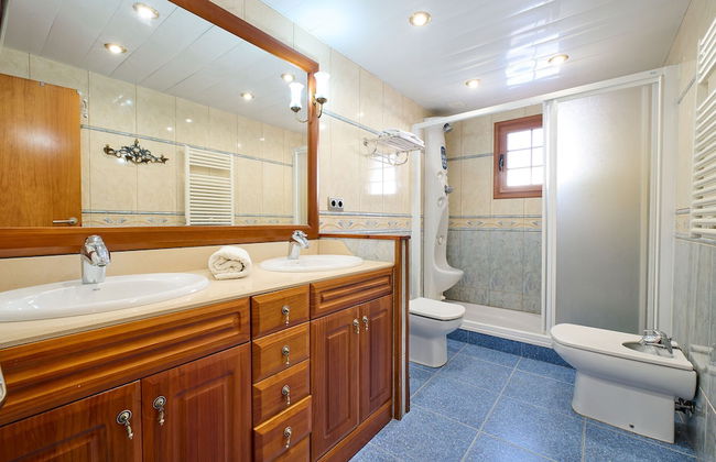 Marina in Blanes With 6 Bedrooms and 4 Bathrooms - Photo 18