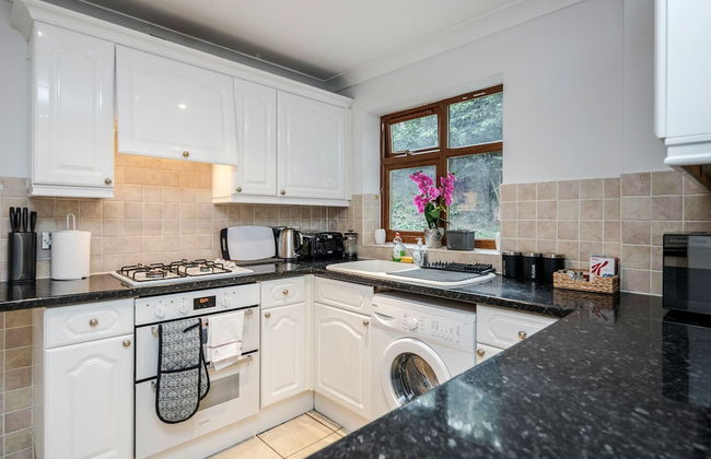 Maidenhead Pet Friendly 4 Bed House - Foto 8