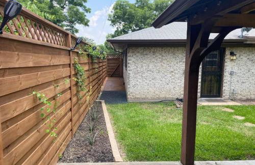 StockYards! Walk 3 Blocks-Ranch House sleeps 8 - Foto 69