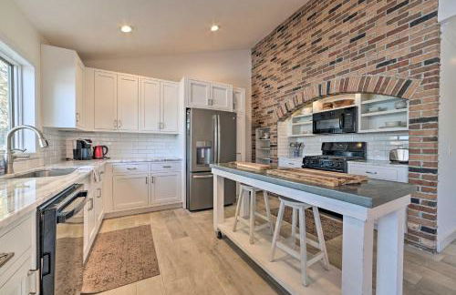 2 Living Areas, Tennis! Waterfront Suttons Bay Gem - Foto 10