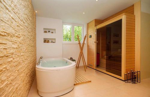 VILLA STOZAK, private heated pool, cinema room and sauna, 7 km from beach - Photo 27