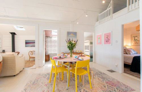 Seaside Retreat w Private Beach Landing - Foto 7