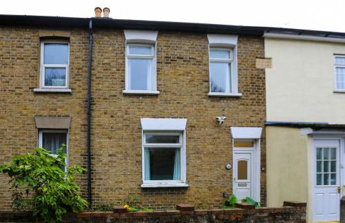 Newly Refurbished 3 Bed 2.5 Bath House in Staines - Foto 30