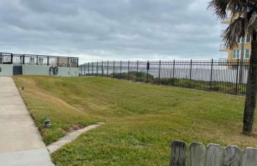 Coastal Condo on the beach at Ocean Trillium #501 - Foto 29