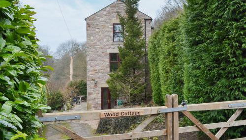 Wood Cottage - Photo 1