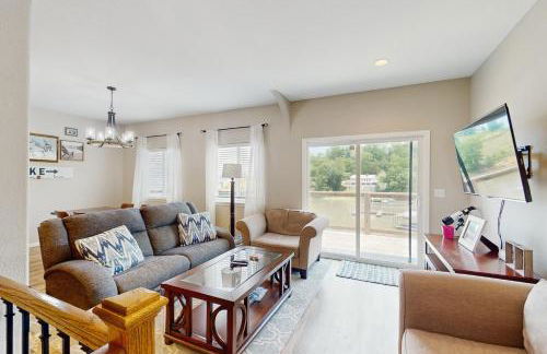 Fun on the Cove! Home with Dock and Foosball - Foto 2