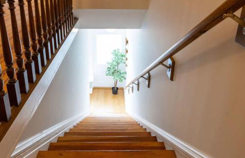 Gorgeous 5BR Storefront Home ABODEbucks - Foto 28