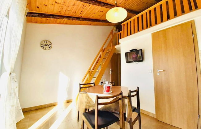 Classic Attic Apartment - Foto 17