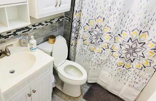 Bright, Stylish & Cozy 2Bed Unit w/Backyard & Grill Close to NYC! - Foto 29