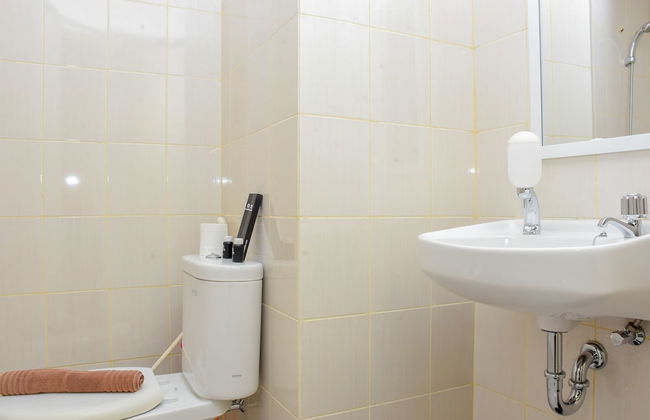 Cozy and Comfy Studio at Amethyst Apartment - Photo 9