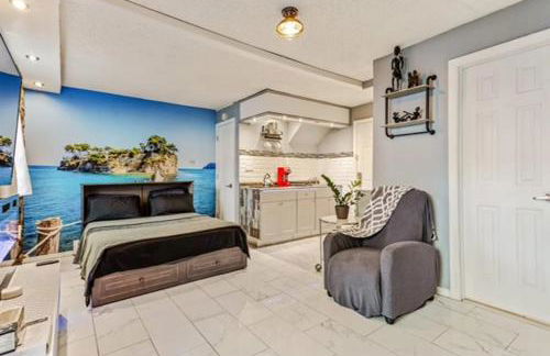 Private Studio Suite with Separate Entrance & Backyard, Quiet Brooklyn Stay - Photo 14