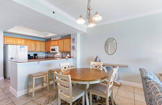 Crystal Shores West Condos by Hosteeva - Foto 7