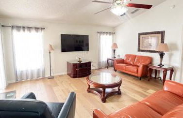 South Facing Pool with Lake View - Ideal for Families & Couples - Foto 9