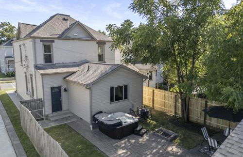 Hanford House w Hot Tub,Sauna,Bar - Photo 29