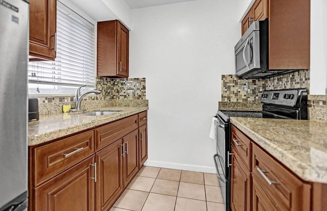 Cozy Beachfront Retreat Near Marina & Dining - Foto 24