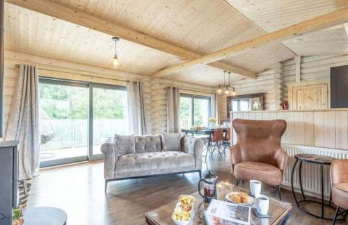 Treetops Luxury Log Cabin - Hot tub, BBQ & Sauna - Foto 6