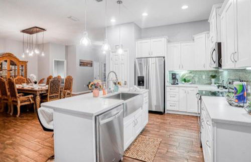 Updated, dog-friendly gem w/fenced yard, foosball & pool tables, WiFi, fireplace - Foto 11