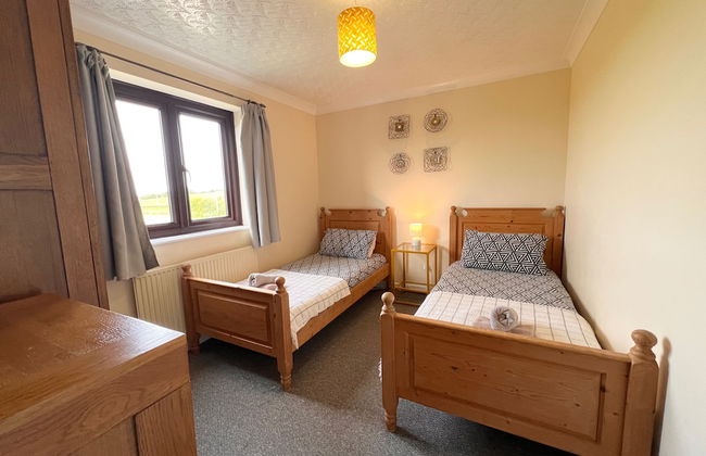 Detached Farmhouse 4 Bed/sleeps 9, Mountain Views! - Photo 6