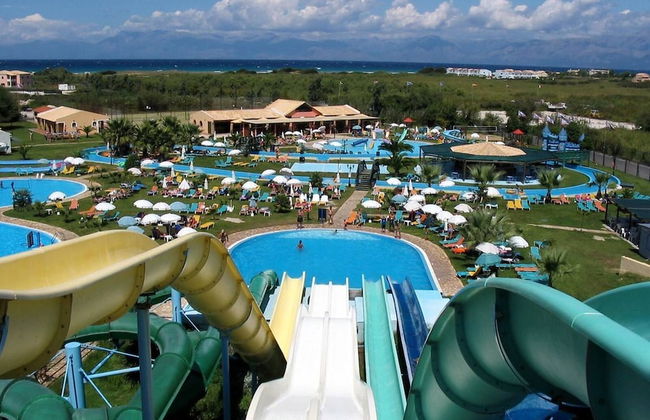 Cute Yellow Handmade House With Garden - Foto 30