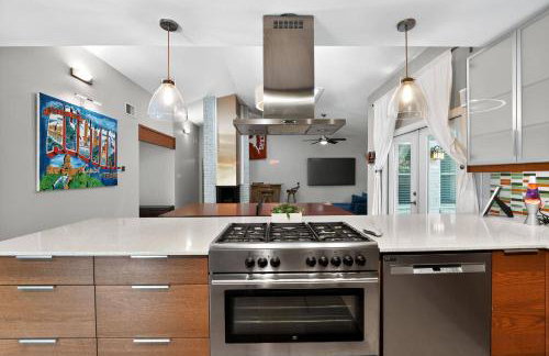 Stylish 3BR Home + Private Pool - Foto 9