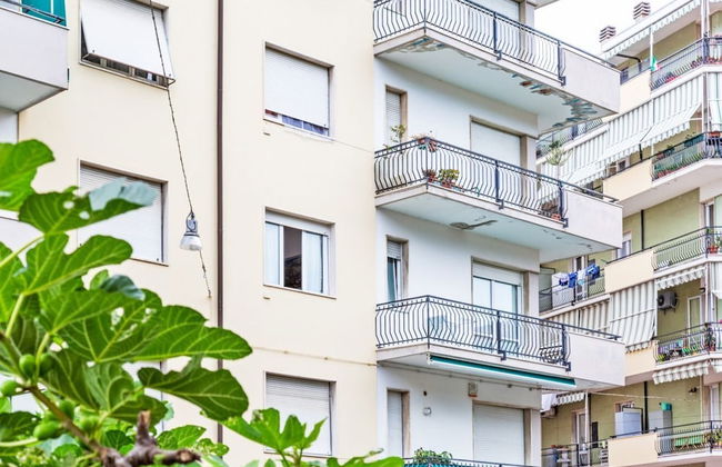 Chiavari Colorful Flat with Garage - Foto 22