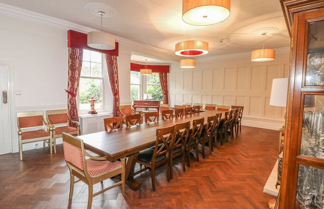 Peak Manor - Photo 10