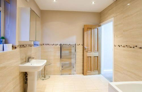 Luxury 2 Bedroom Apartment in Peaceful Location - Foto 16