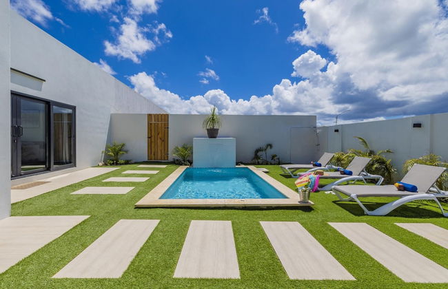 Brand NEW 3BR w Private Pool Walk to Palm Beach - Photo 30