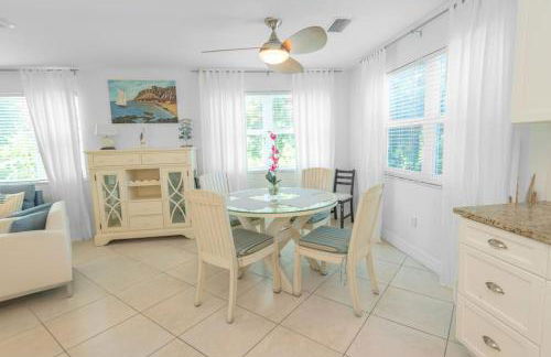 Pet-Friendly 2BR - No Pet Fees - Walk to Beach - Foto 23