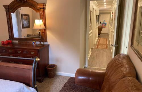 Classic City 3 bedroom 2 bath condo with deck close to UGA, Five Points, and Memorial Park in Athens - Photo 21