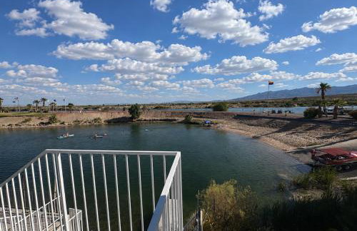 RIVERFRONT RUBY RED HOME WITH PRIVATE DOCK & View - Foto 24