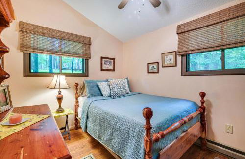 Charming Hedgesville Retreat with Deck and Fireplace! - Foto 11