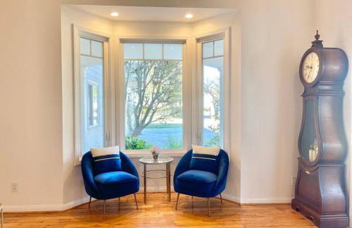 New Charming Spacious Disneyland Pool Home - Photo 32