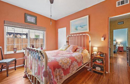 Casa De Marita - Backyard Bliss with Pool in Historic Sunshine Park - Foto 14