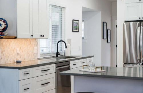 Chic 3 BDR Williams Bay Retreat with Fire pit for 8 - Foto 9