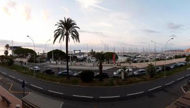 Studio vue mer, balcon face port de Garavan, plage et gare à pied - Foto 2