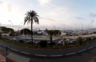 Studio vue mer, balcon face port de Garavan, plage et gare à pied - Foto 2