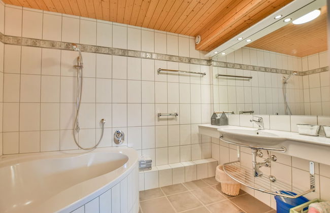 Valaisia 134 - Photo 8