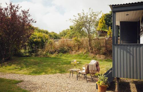 Lomu - Cosy Coastal Shepherd's Hut with Log-Burner and WiFi - Foto 13