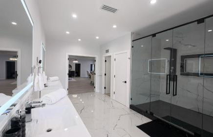 Sleek 7BR Exquisite Estate Resort Pool, Sauna, Spa 6500 SQF - Foto 33