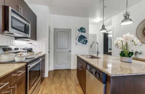 Spacious 1B with Pool Near Legacy West Frisco - Foto 16