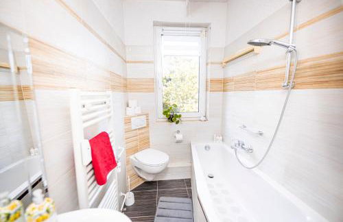 Große Wohnung mit Balkon, Waschmaschine und Smart TV - Foto 16