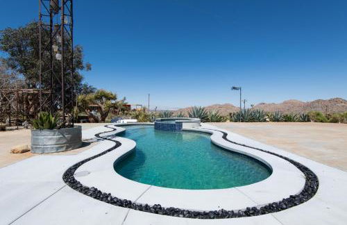 Desert Lily - Sunrise Suite with private hot tub and shared pool - Foto 1